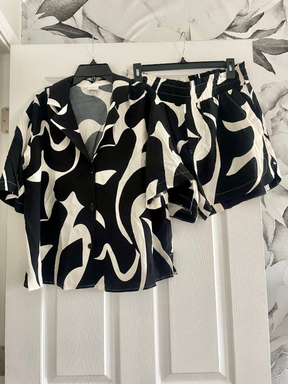 A New Day Black White Abstract Matching Set Medium Button Front Shirt & Shorts